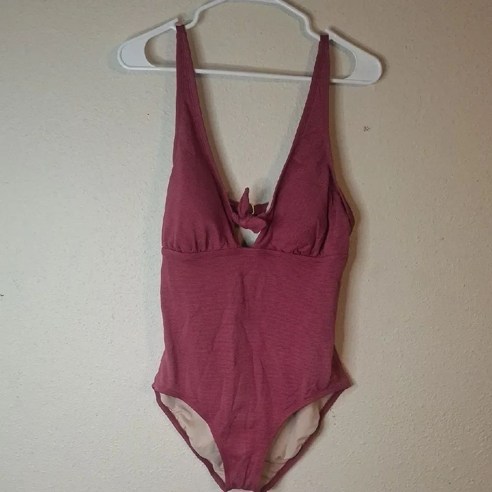 Kona Sol Stylish One-Piece Swimsuit size large